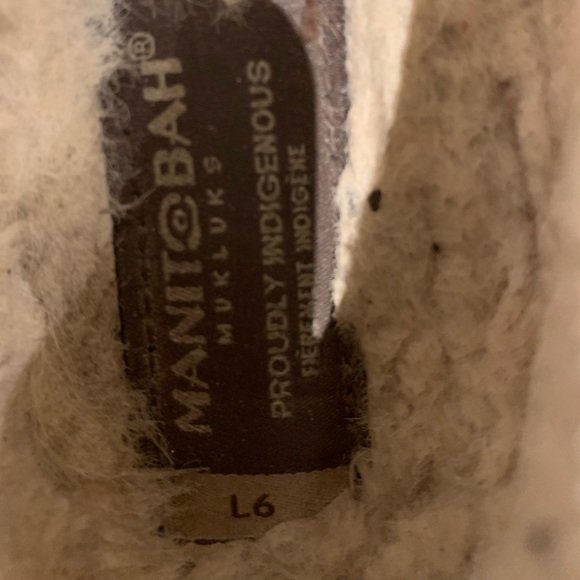 Manitobah Mukluks - Picture 3 of 3